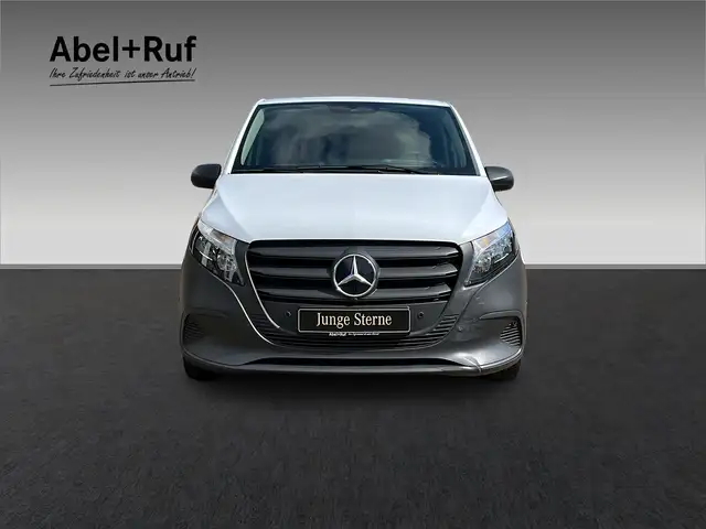 Mercedes-Benz Vito view 2