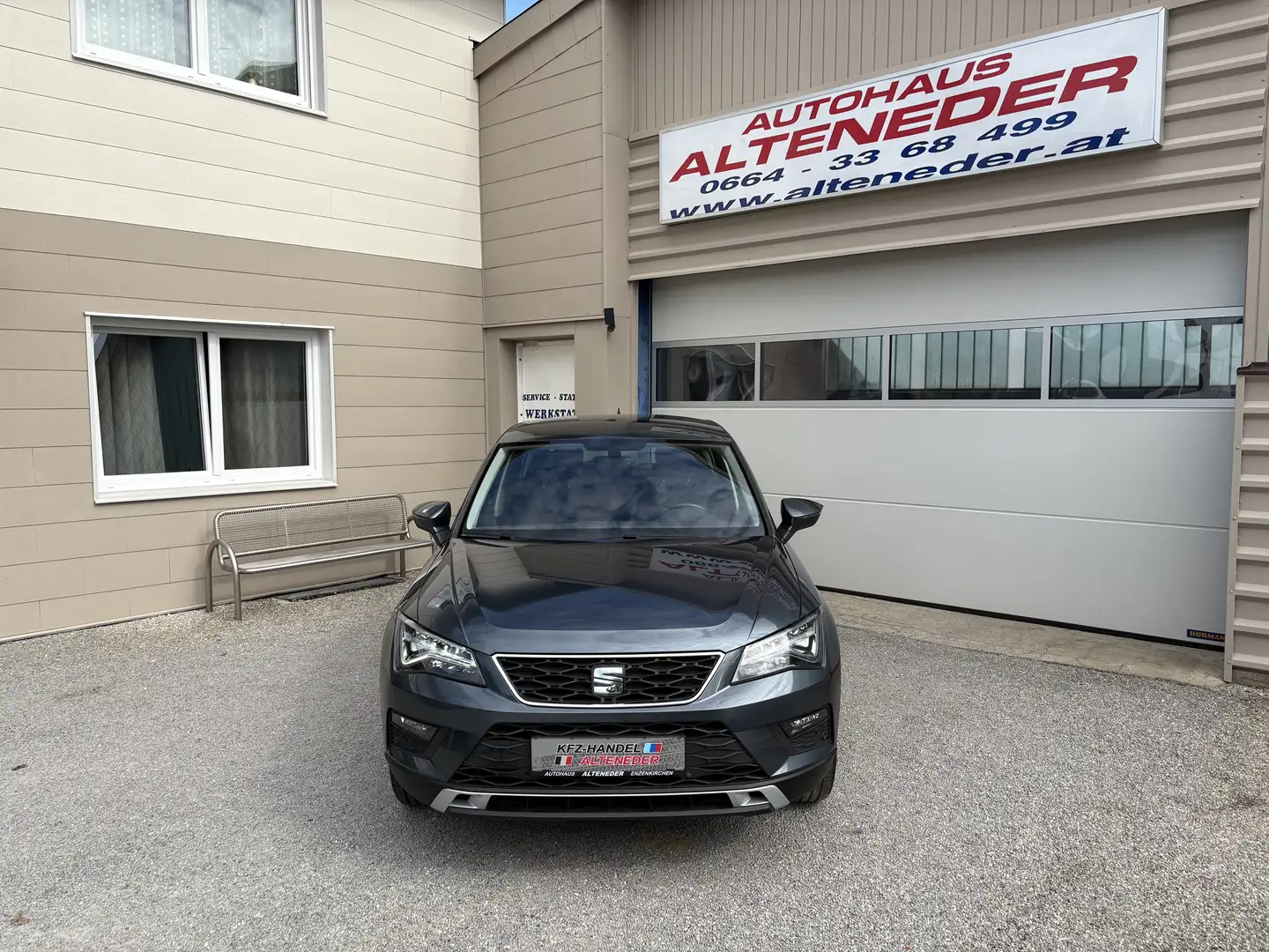 SEAT Ateca Ateca 1,0 Style Eco TSI  AHK  RFK  CARPLAY  VOLL-L Grau - 2