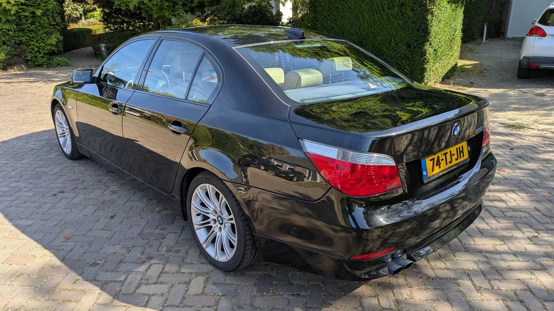 BMW 530 530i High Executive Zwart - 2