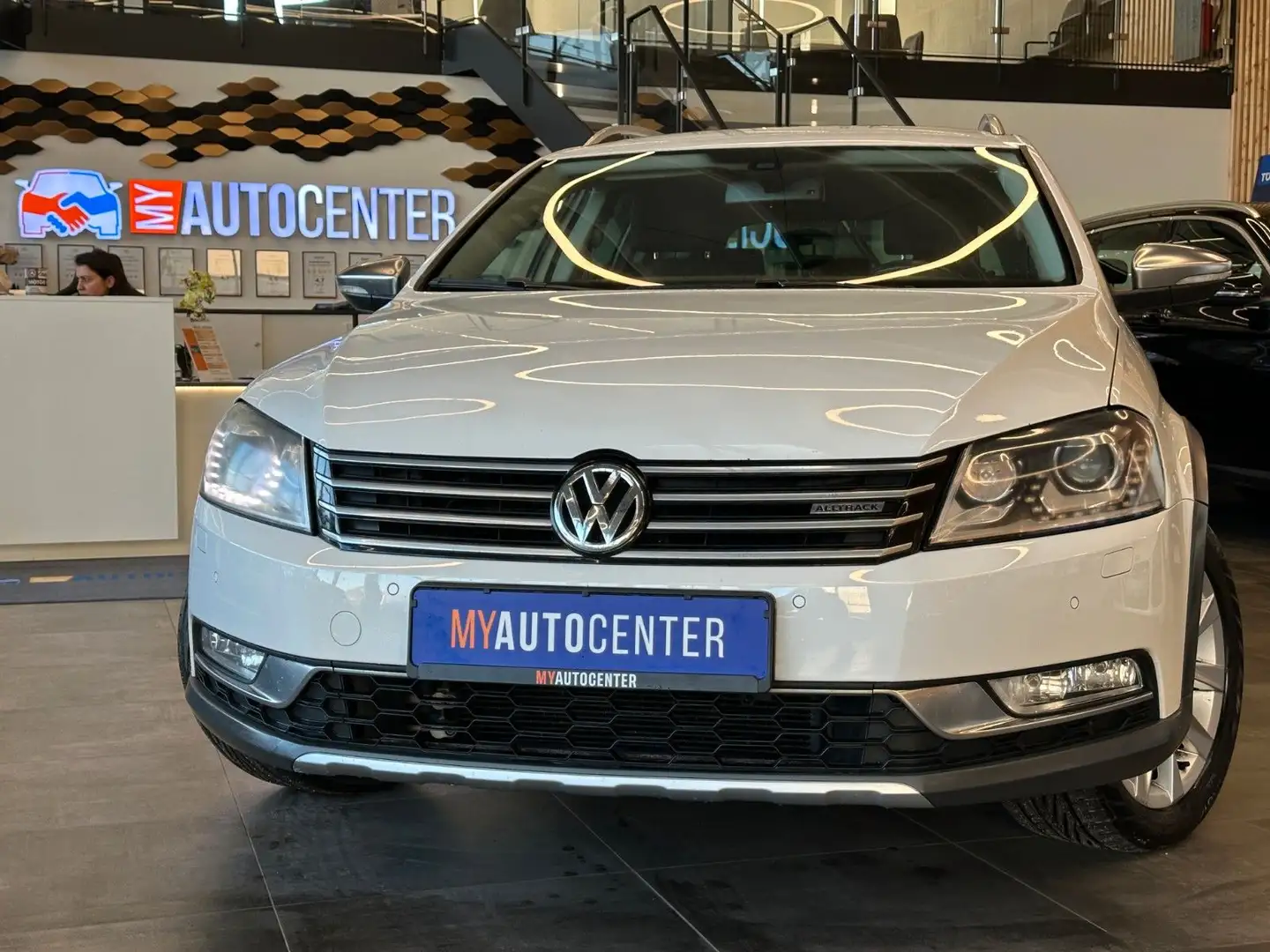 Volkswagen Passat Alltrack Variant Basis BMT 4Motion *AHK* Bílá - 1