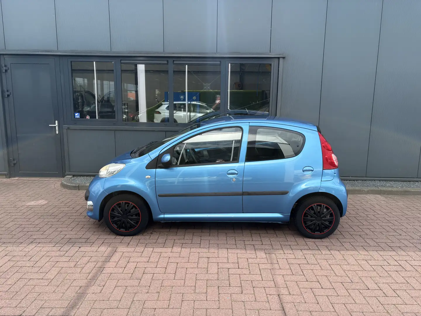 Peugeot 107 1.0 12v XS 5-drs. AIRCO/ALL SEASONS!! Blauw - 2