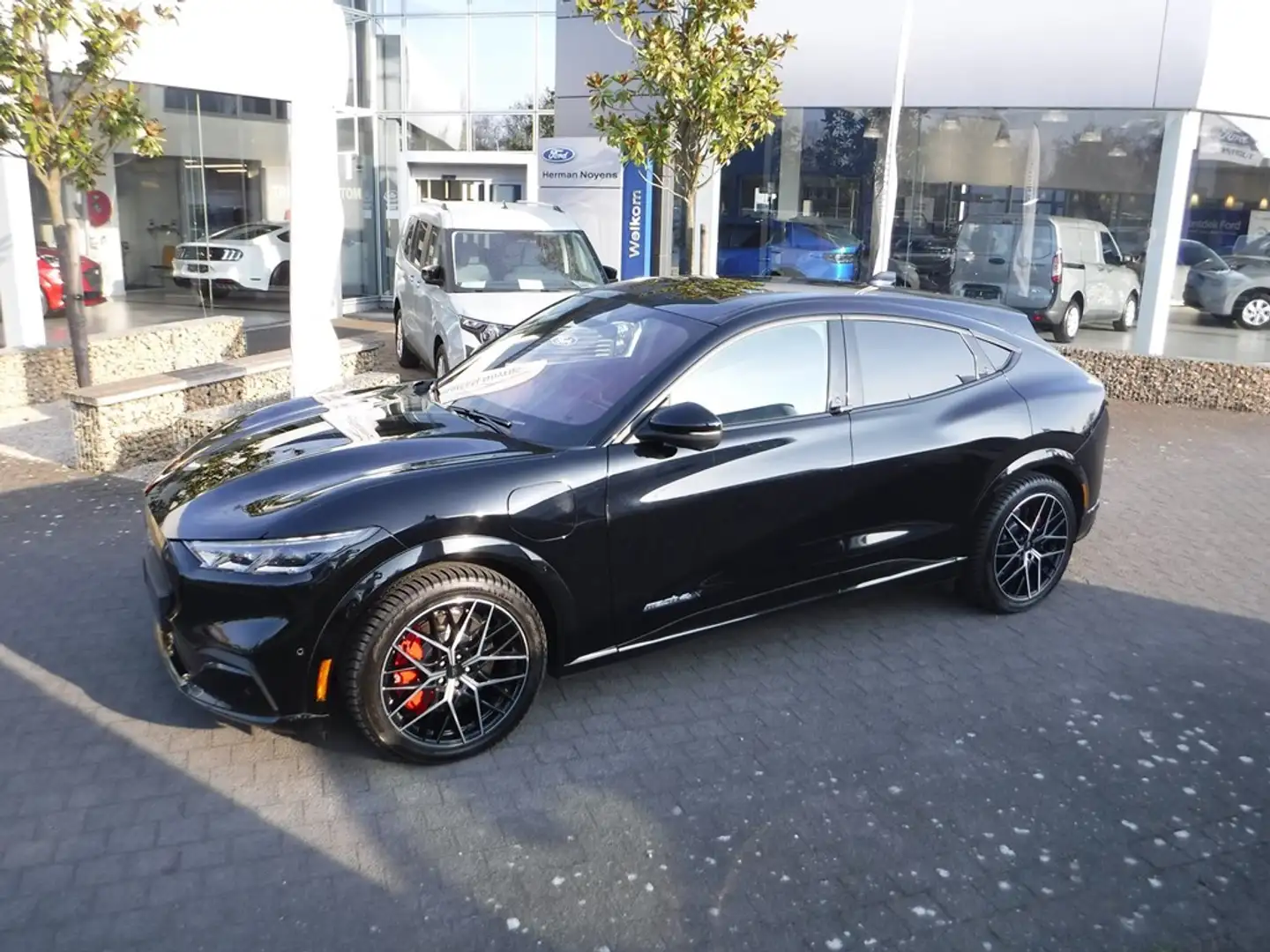 Ford Mustang Mach-E AWD Nero - 1