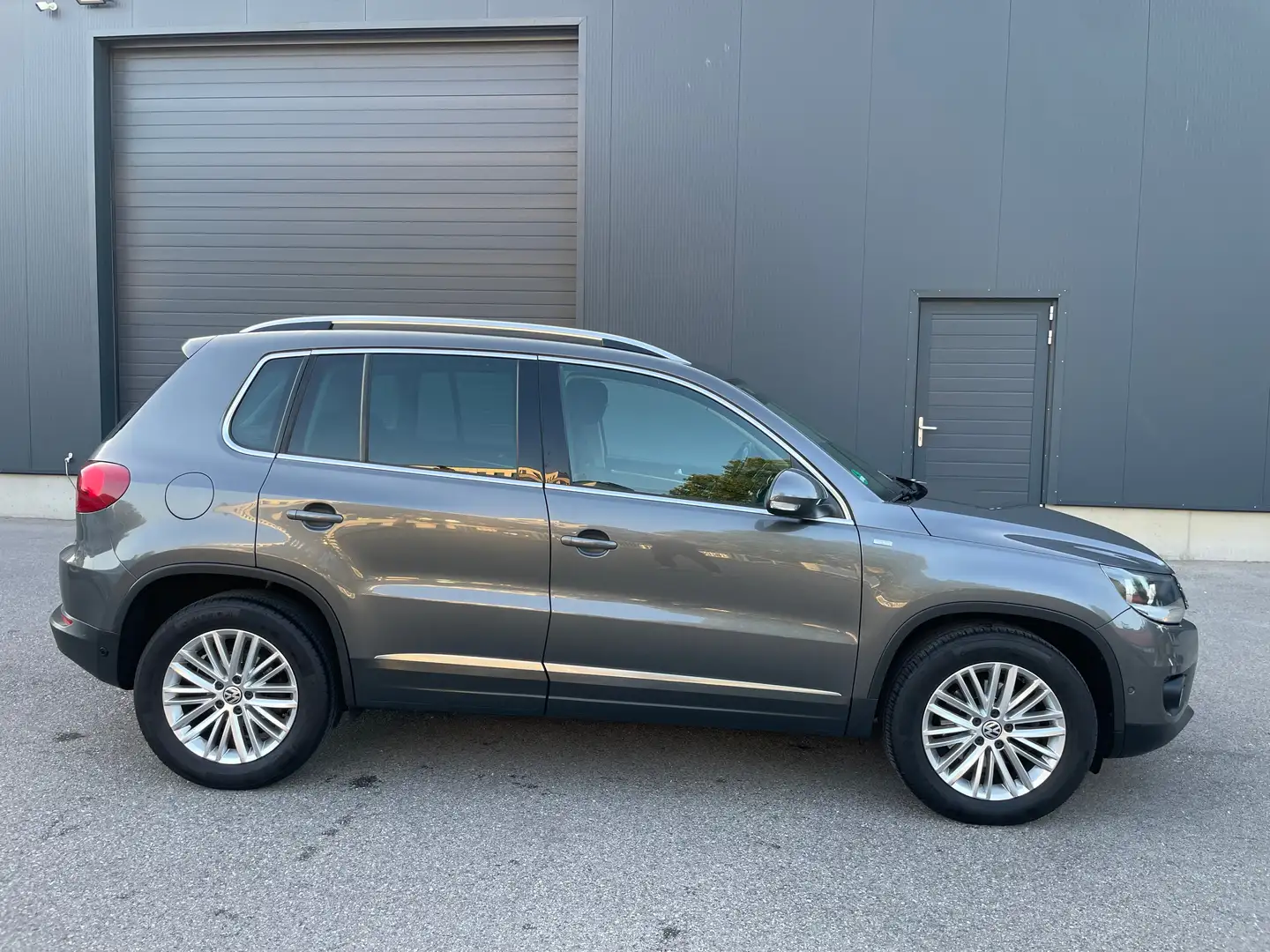 Volkswagen Tiguan Tiguan 2.0 TDI CUP Sport & Style BMT Euro-5,NAVI Gris - 2
