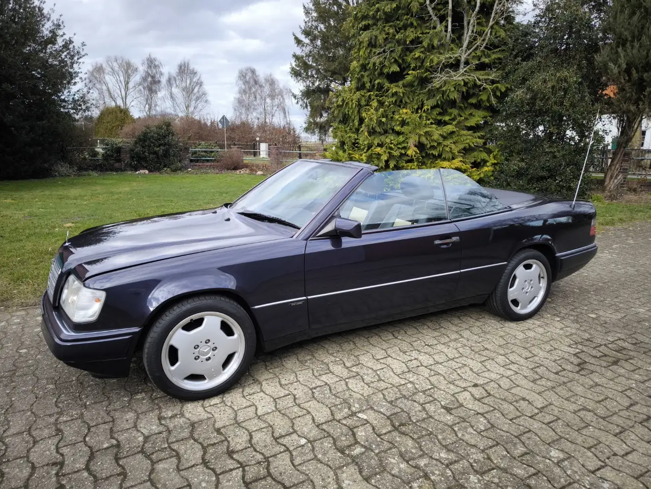 Mercedes-Benz E 220 A124 Cabrio, Final Edition, Designo Ausstattung, foto 7
