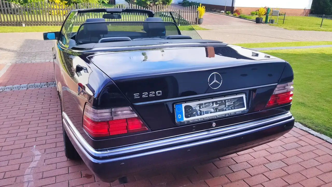 Mercedes-Benz E 220 A124 Cabrio, Final Edition, Designo Ausstattung, foto 3
