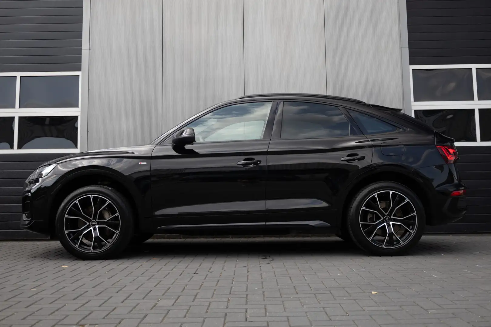Audi Q5 Sportback 50 TFSI e 300 pk S-Edition / NL-Auto/ Pa Zwart - 2