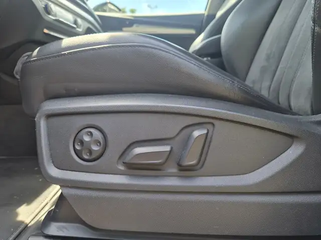 Audi Q5 view 11