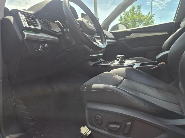 Audi Q5 view 13