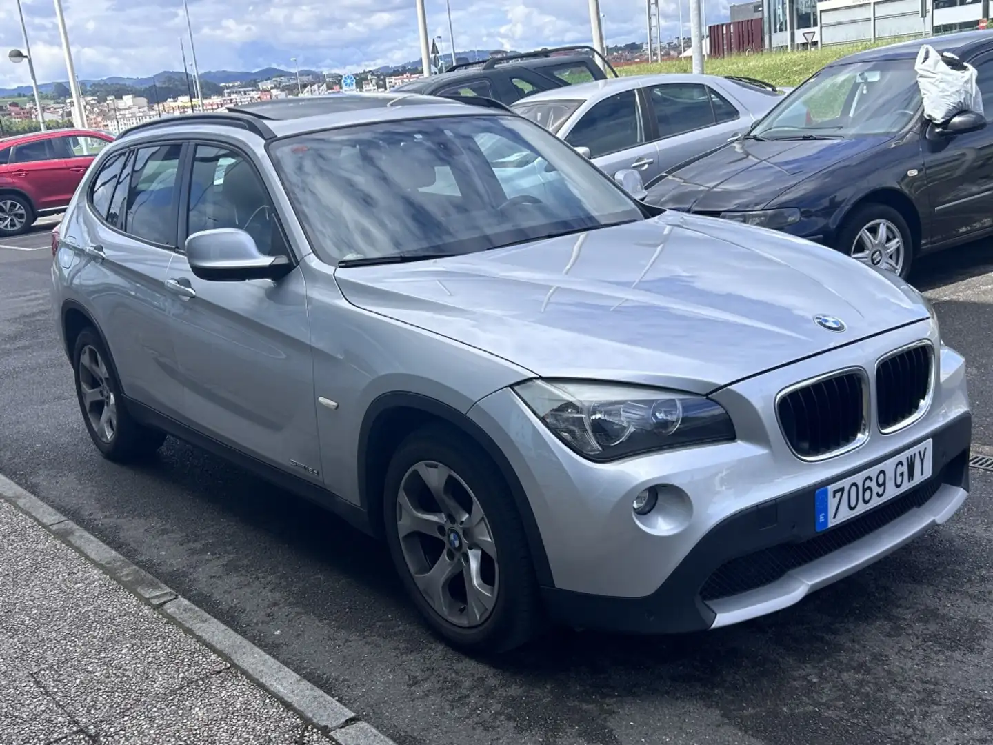 BMW X1 sDrive 18dA Gris - 2