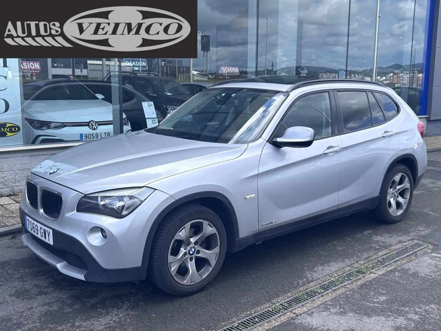 BMW X1 sDrive 18dA Gris - 1
