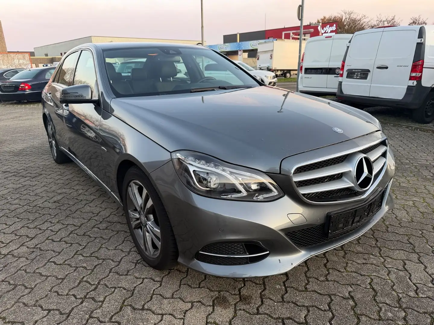 Mercedes-Benz E 200 BlueTEC AVANTGARDE Grau - 1