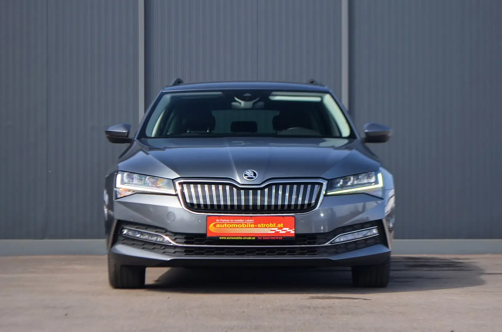 Skoda Superb Kombi IV DSG * Virt.C * StHzg * ACC * LED * GARAN Gris - 2