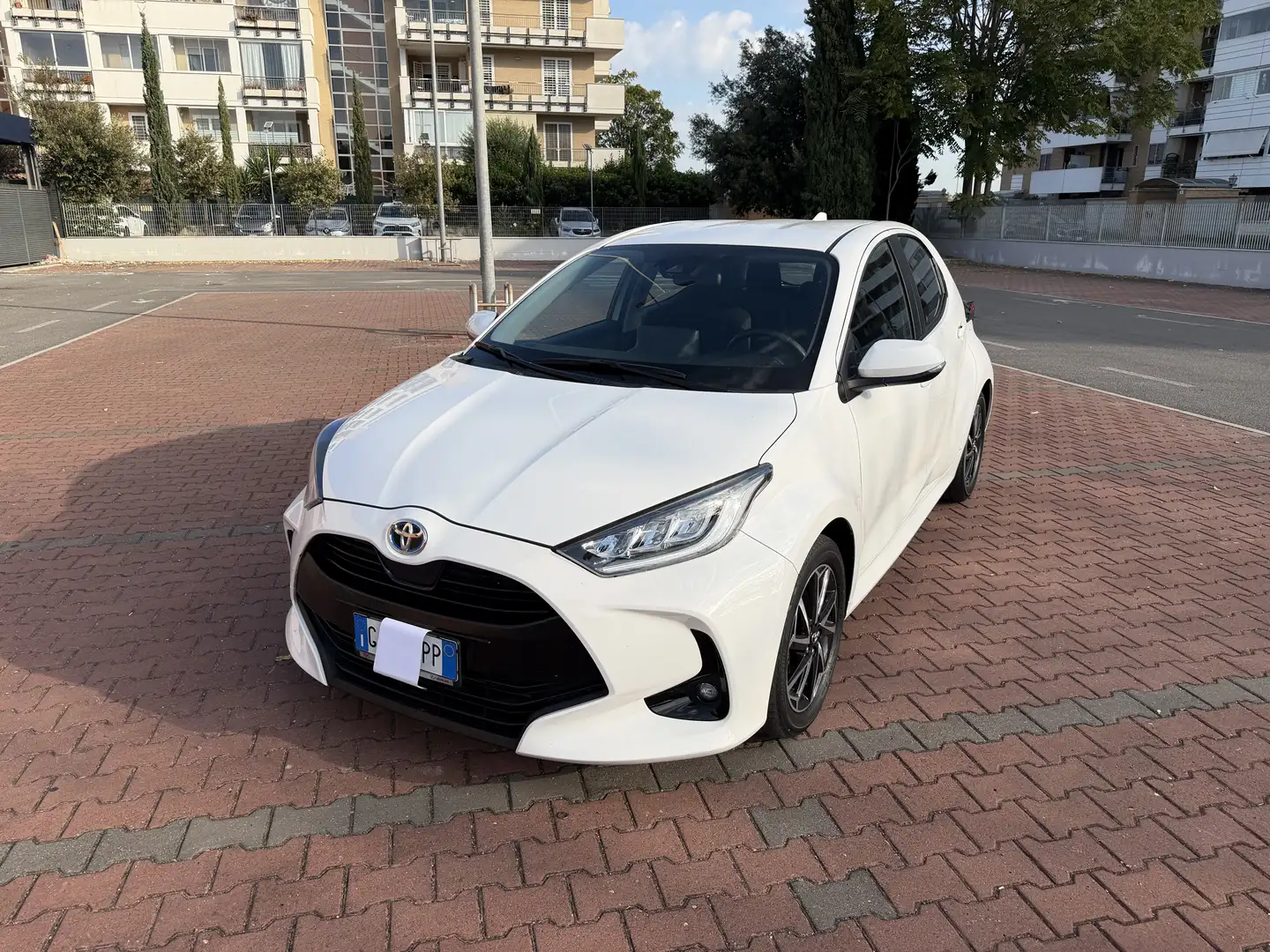 Toyota Yaris 1.5 Hybrid Trend Blanc - 1