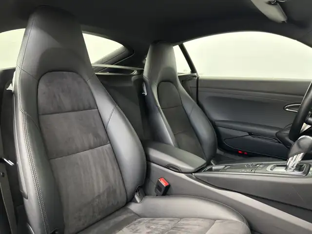 Porsche Cayman view 15