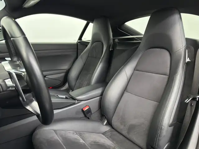 Porsche Cayman view 9