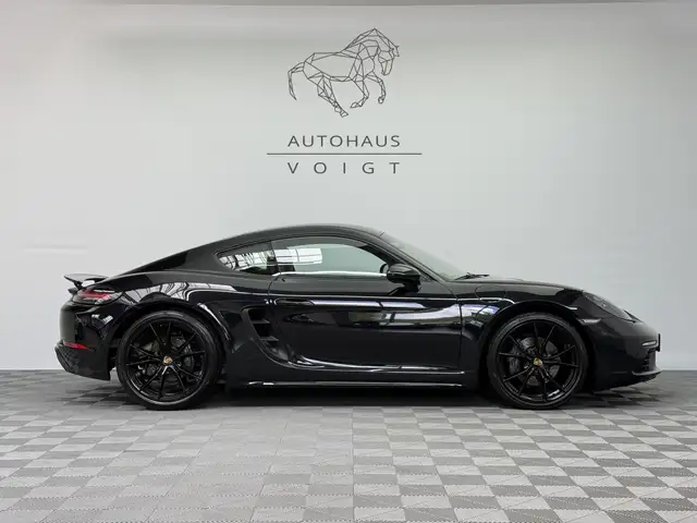 Porsche Cayman view 4