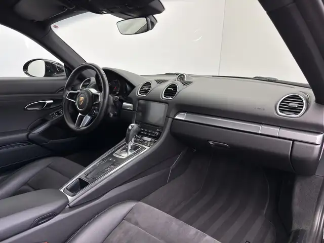 Porsche Cayman view 13
