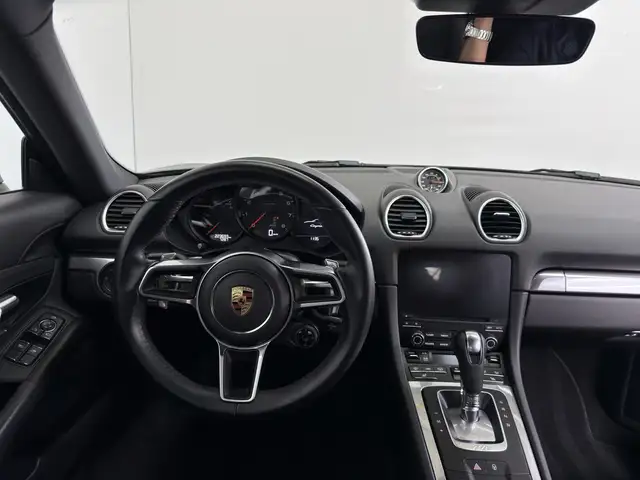 Porsche Cayman view 11