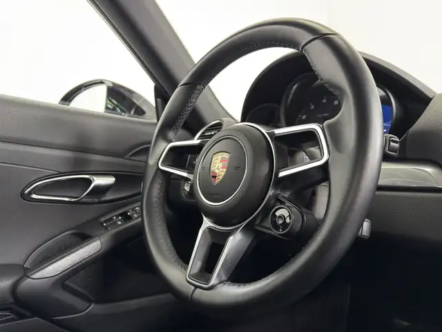 Porsche Cayman view 12