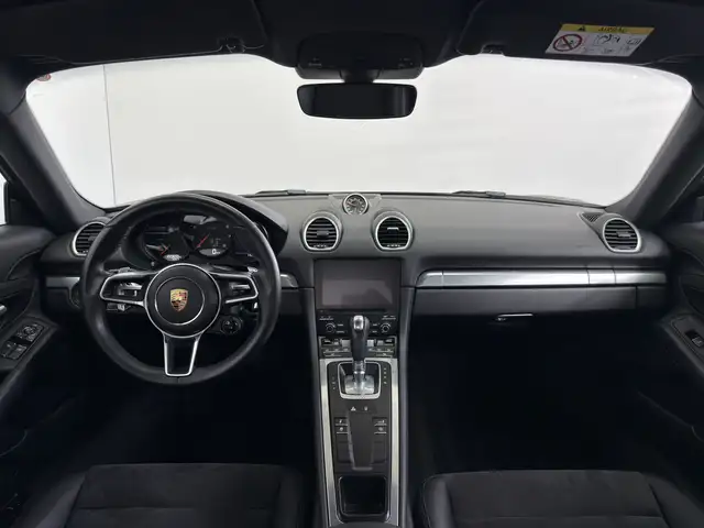 Porsche Cayman view 10