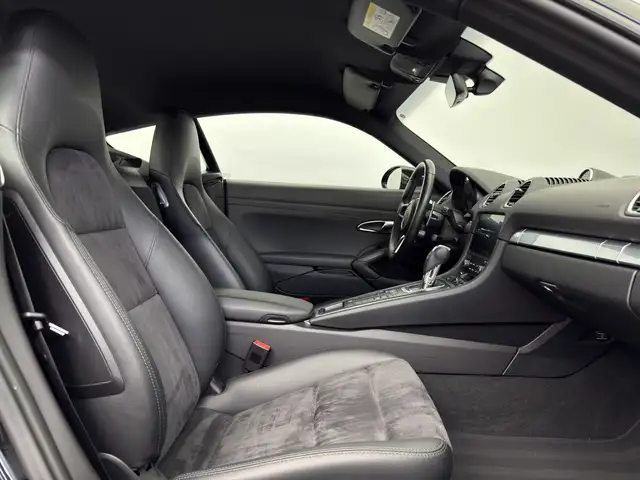 Porsche Cayman view 14