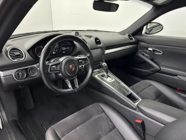 Porsche Cayman view 7