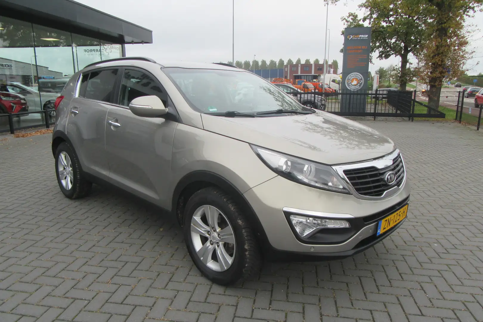 Kia Sportage 1.7 CRDI Super Pack, Navi, Camera, 4 Seizoenen ban Grijs - 2