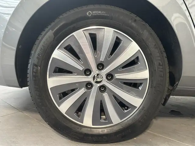 Skoda Superb view 3