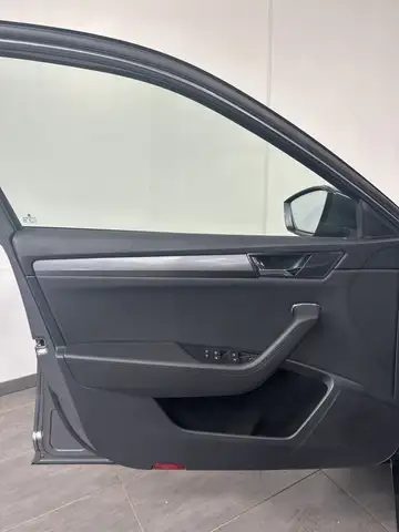 Skoda Superb view 8