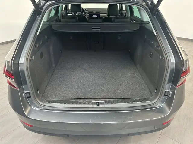 Skoda Superb view 6