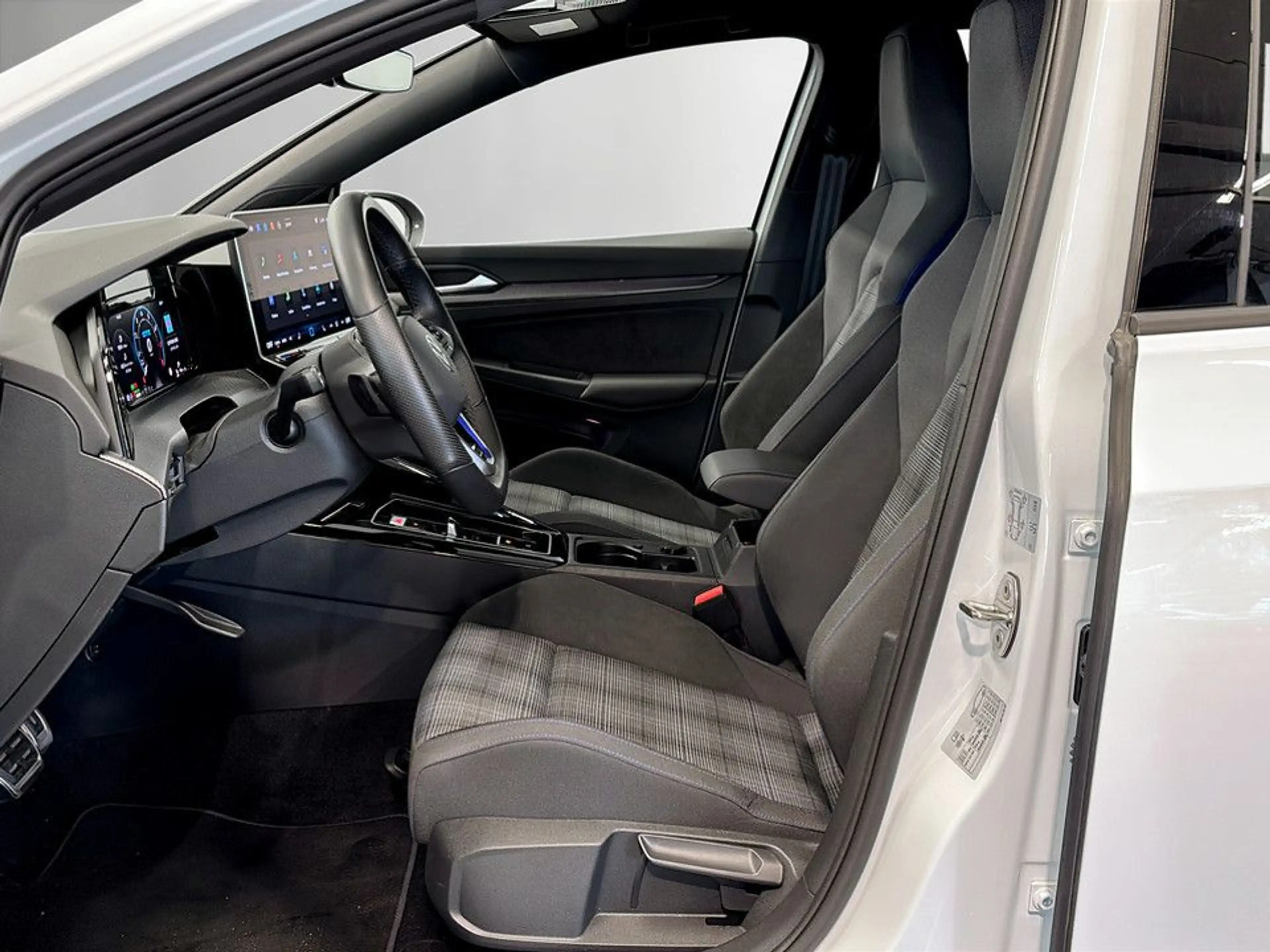Volkswagen Golf GTE DSG CARPLAY+LED+NAVI+BALD VERFÜGBAR — photo 12