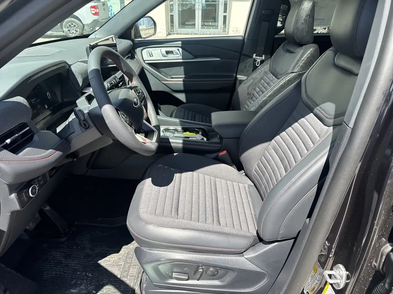 Ford Explorer снимка Ford Explorer