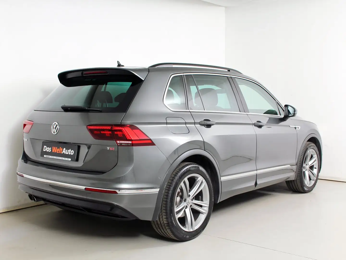Volkswagen Tiguan Comfortline TSI ACT DSG Grau - 2