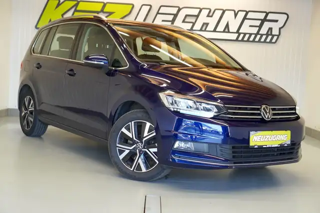 Volkswagen Touran view 3