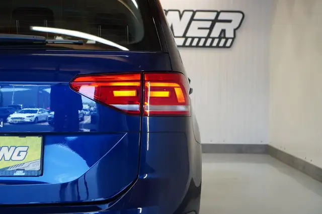 Volkswagen Touran view 6