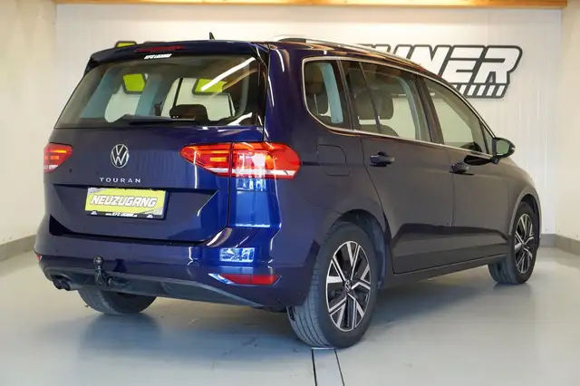 Volkswagen Touran view 4