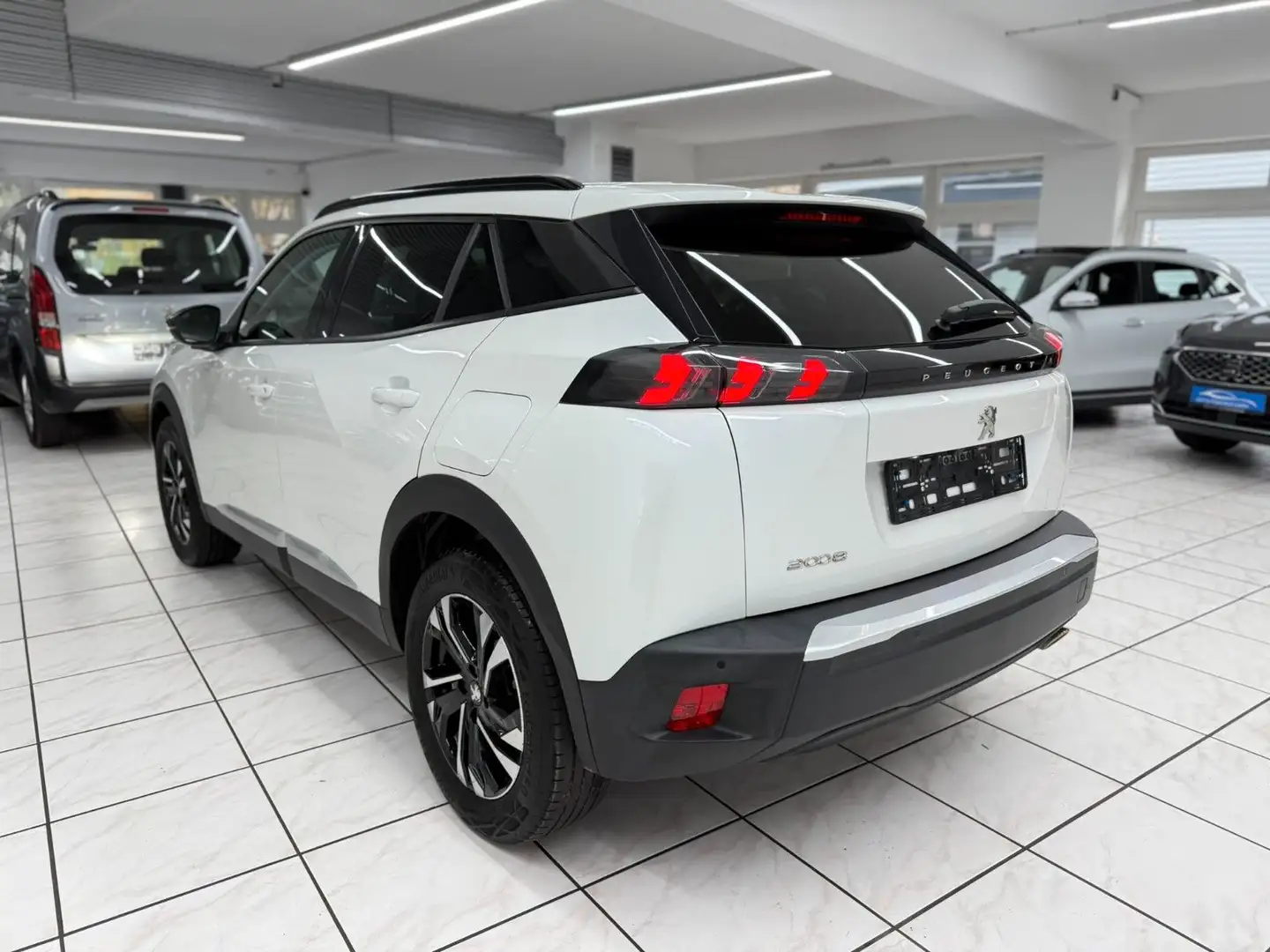 Peugeot 2008 Allure Pack*Kamera*Led*Navi-App*1.HD Blanc - 2
