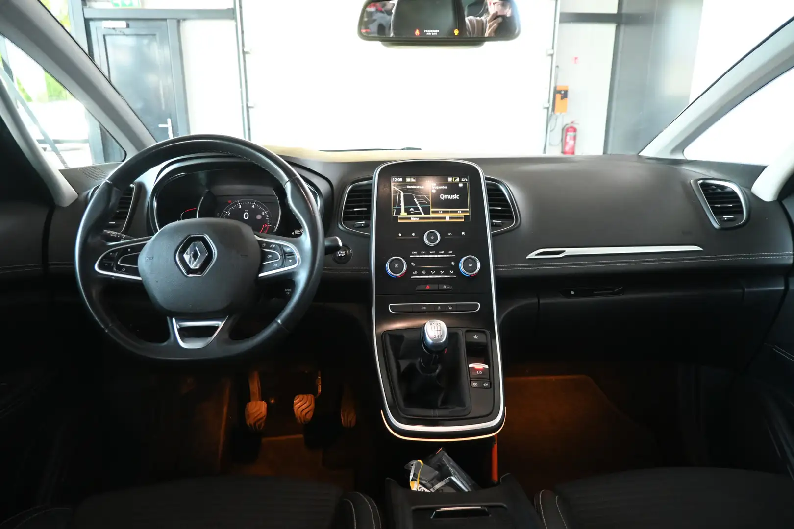 Renault Grand Scenic 1.3 TCe Intens 7-persoons Clima Navigatie 1e Eigen Grijs - 2