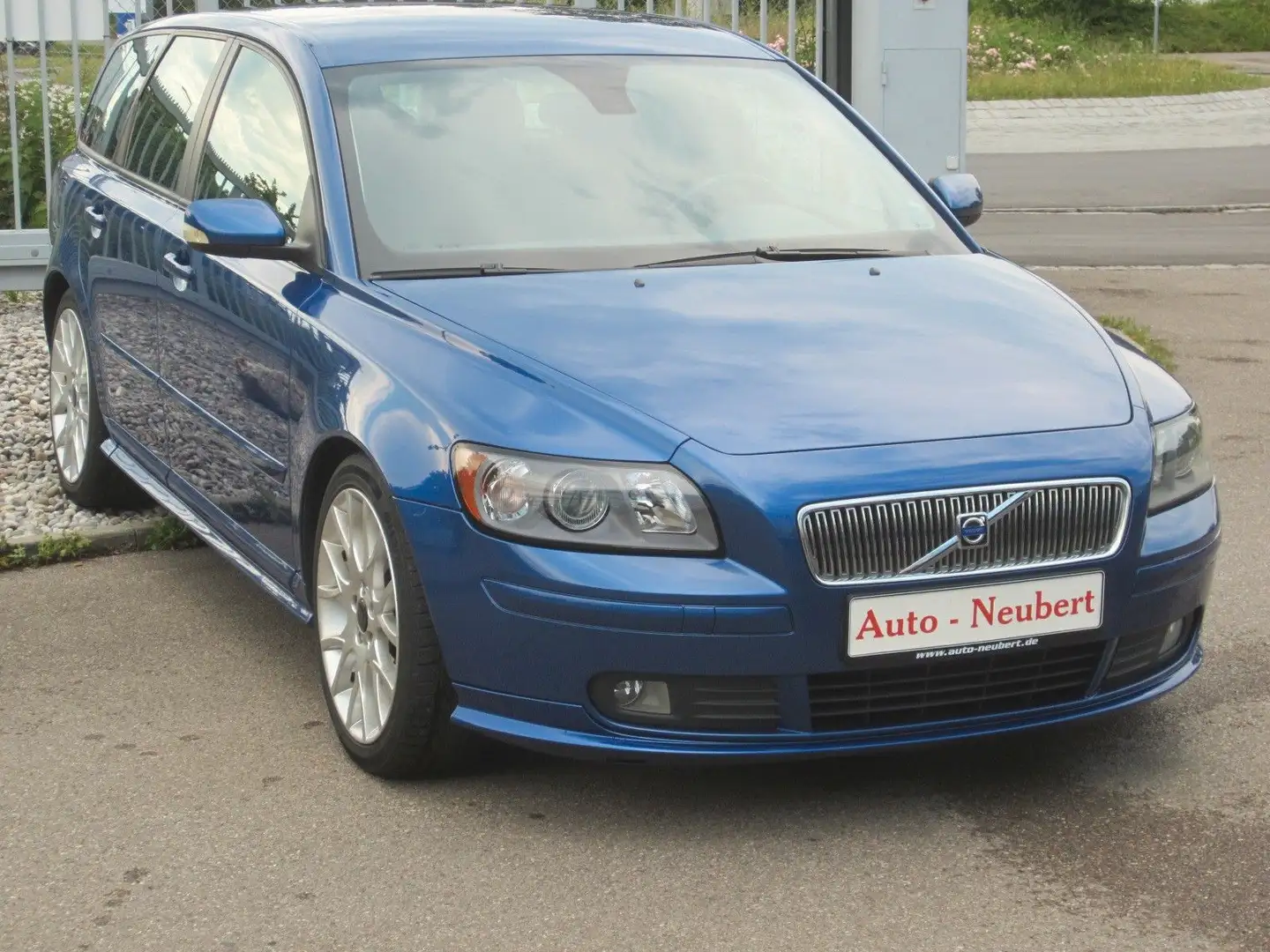 Volvo V50 2,4 Momentum Blau - 1