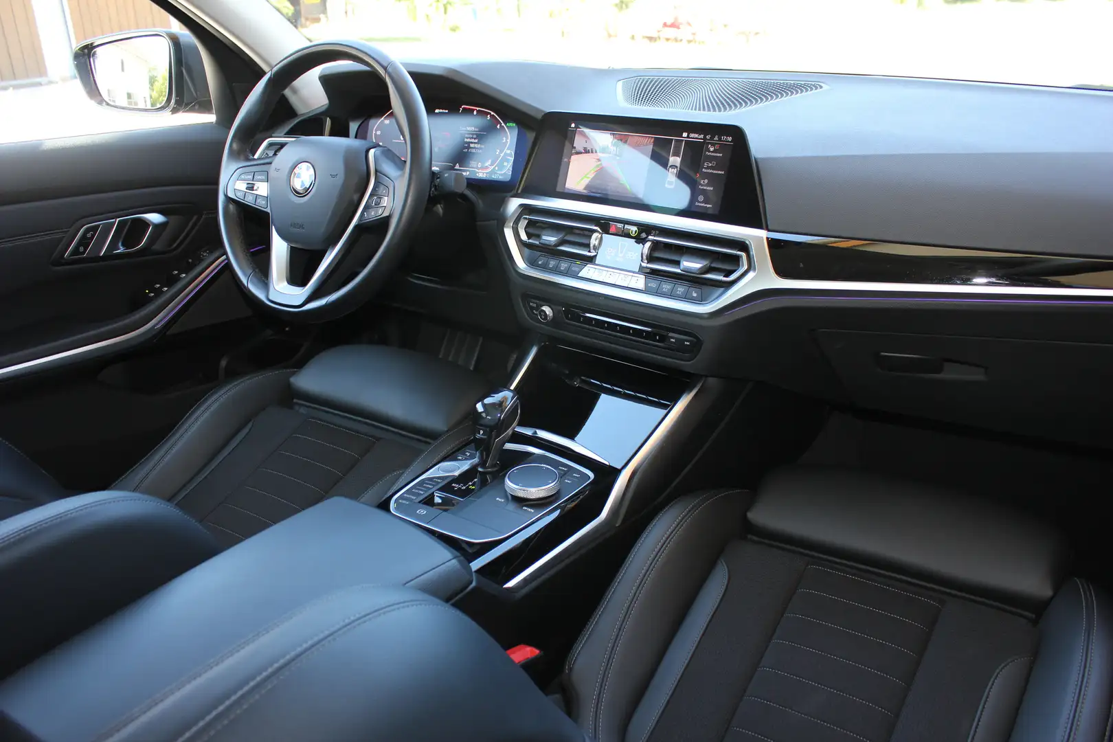 BMW 330 330e Aut. Sport Line LASER Kamera HeadUp HarmanKar Grau - 2