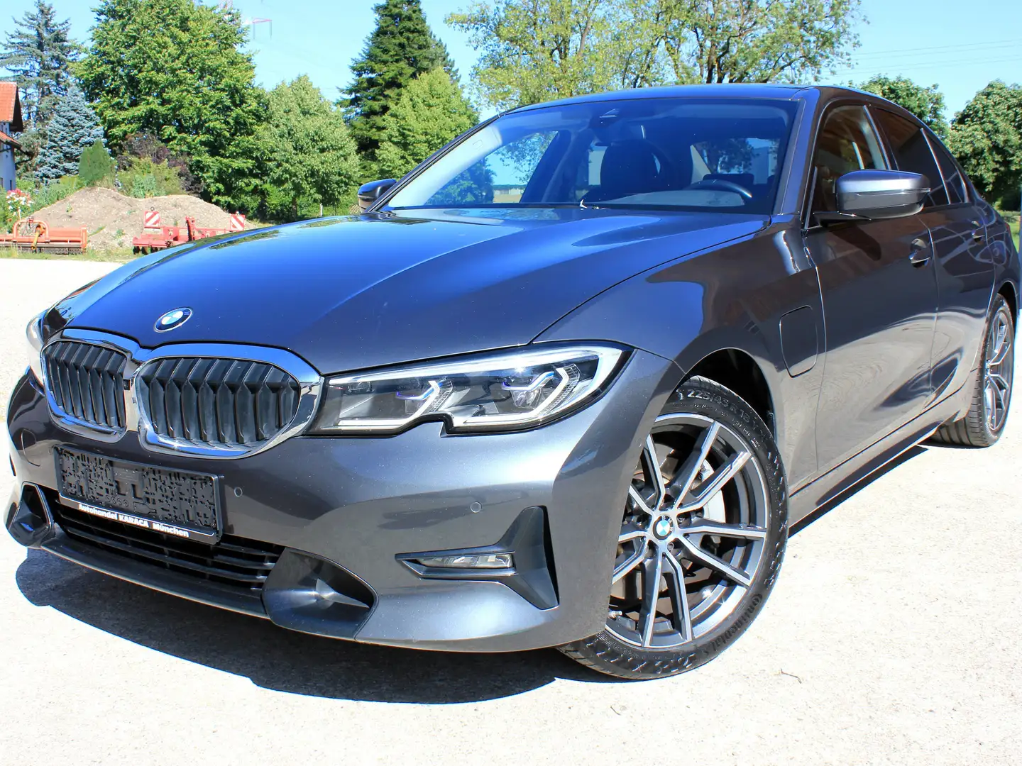 BMW 330 330e Aut. Sport Line LASER Kamera HeadUp HarmanKar Grau - 1