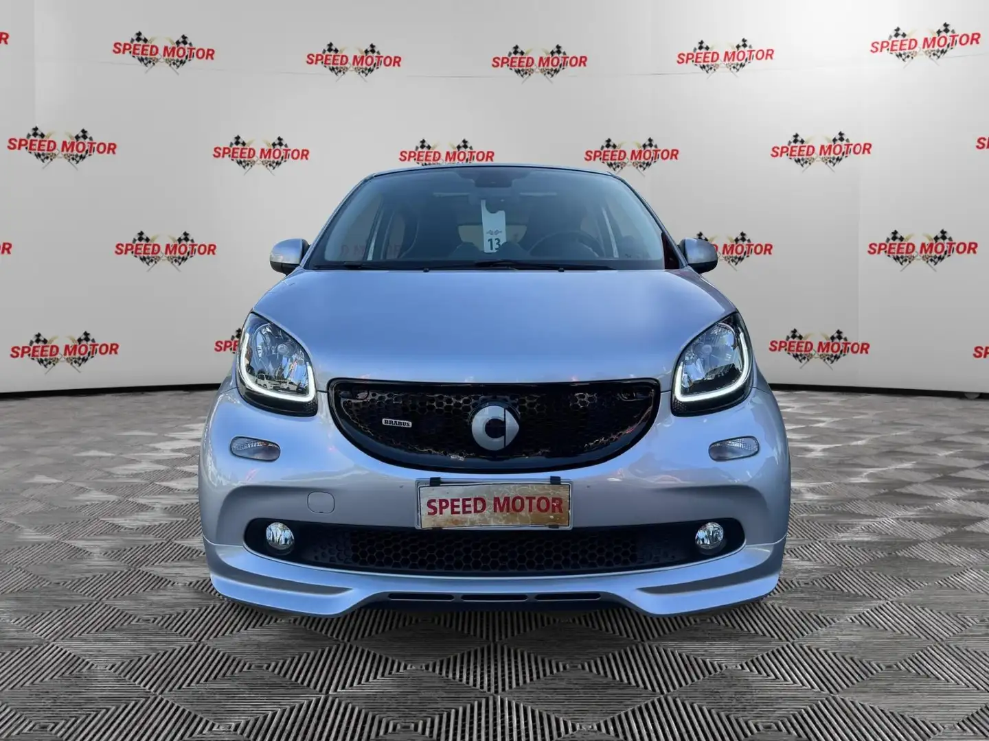 smart forFour forfour BRABUS 109 CV Xclusive, NAVI, RETROCAMERA Argento - 2