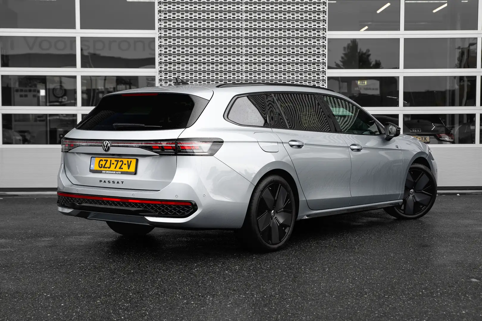 Volkswagen Passat Variant R-Line Edition | 'App-Connect' draadloze smartphon Grau - 2