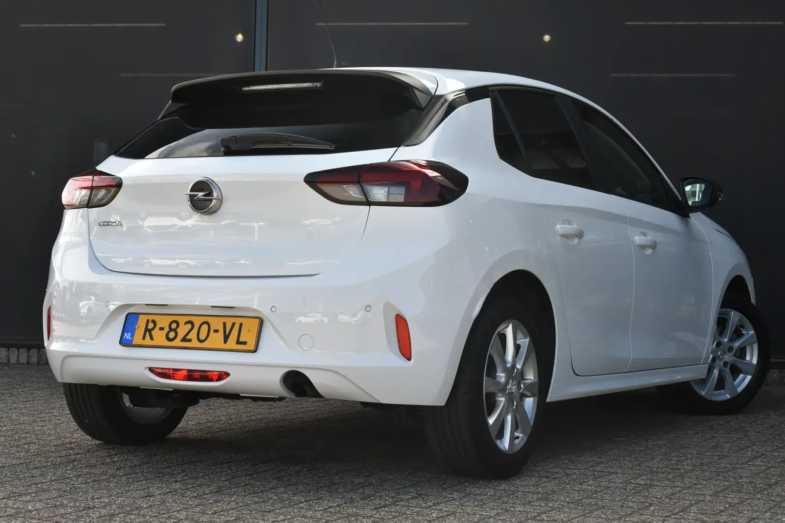 Opel Corsa 1.2 Edition | Navigatie by App | Cruise Control | Wit - 2