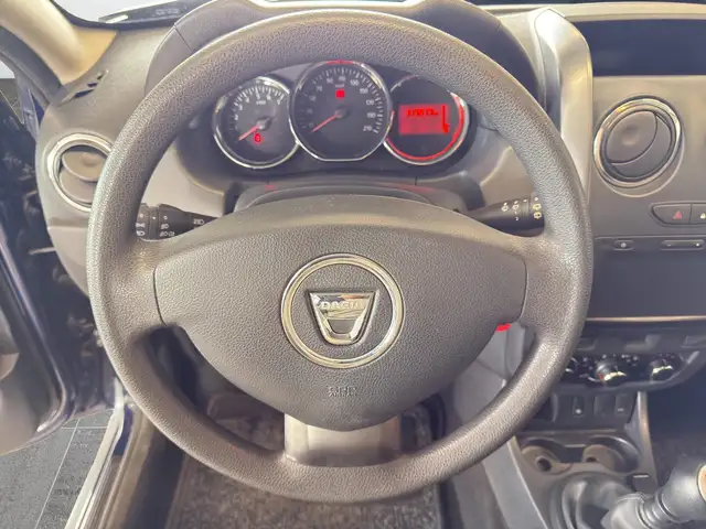 Dacia Duster view 8