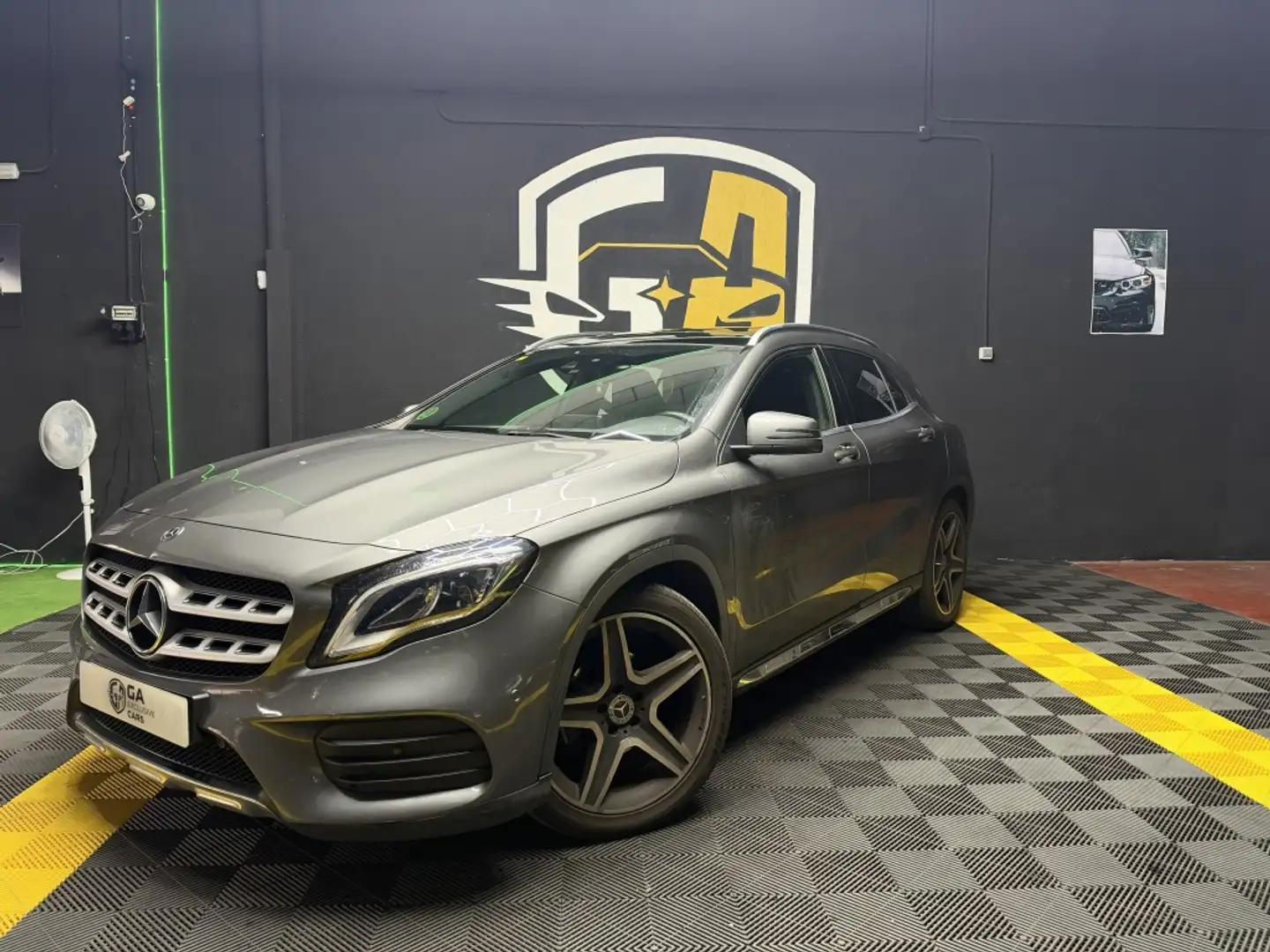 Mercedes-Benz GLA 200 7G-DCT Gris - 1