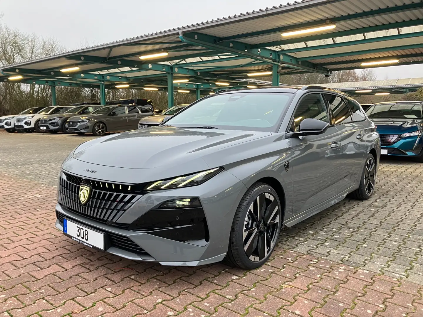 Peugeot 308 SW GT 1.2 146PS *Full-LED*FOCAL*360°-Kam*Shz* Grau - 2