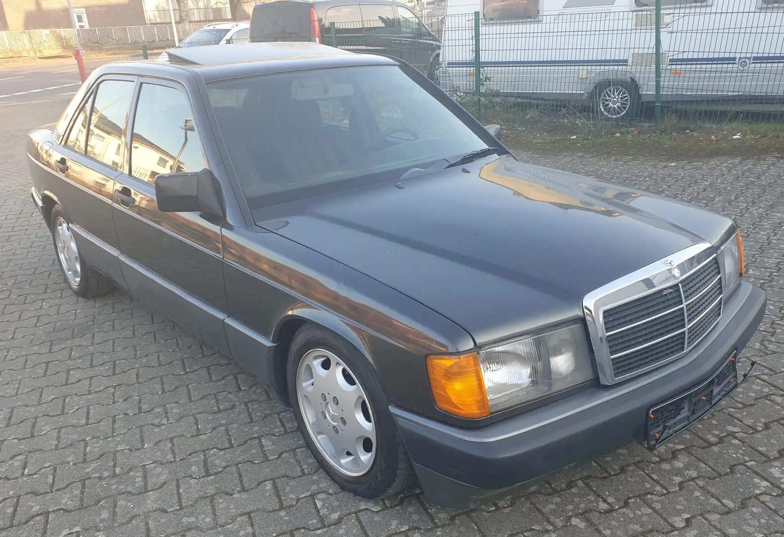 Mercedes-Benz 190 E 1.8.Automatik.Schiebedach.Alufelgen. Grau - 2