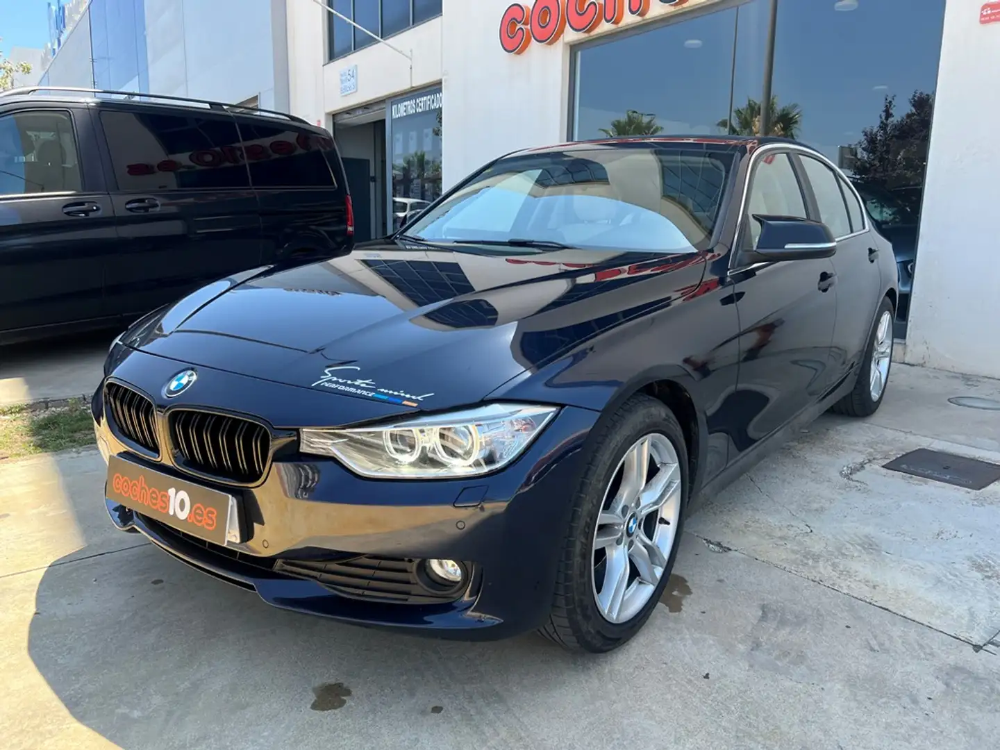 BMW 320 320dA Essential Plus Edition Azul - 2