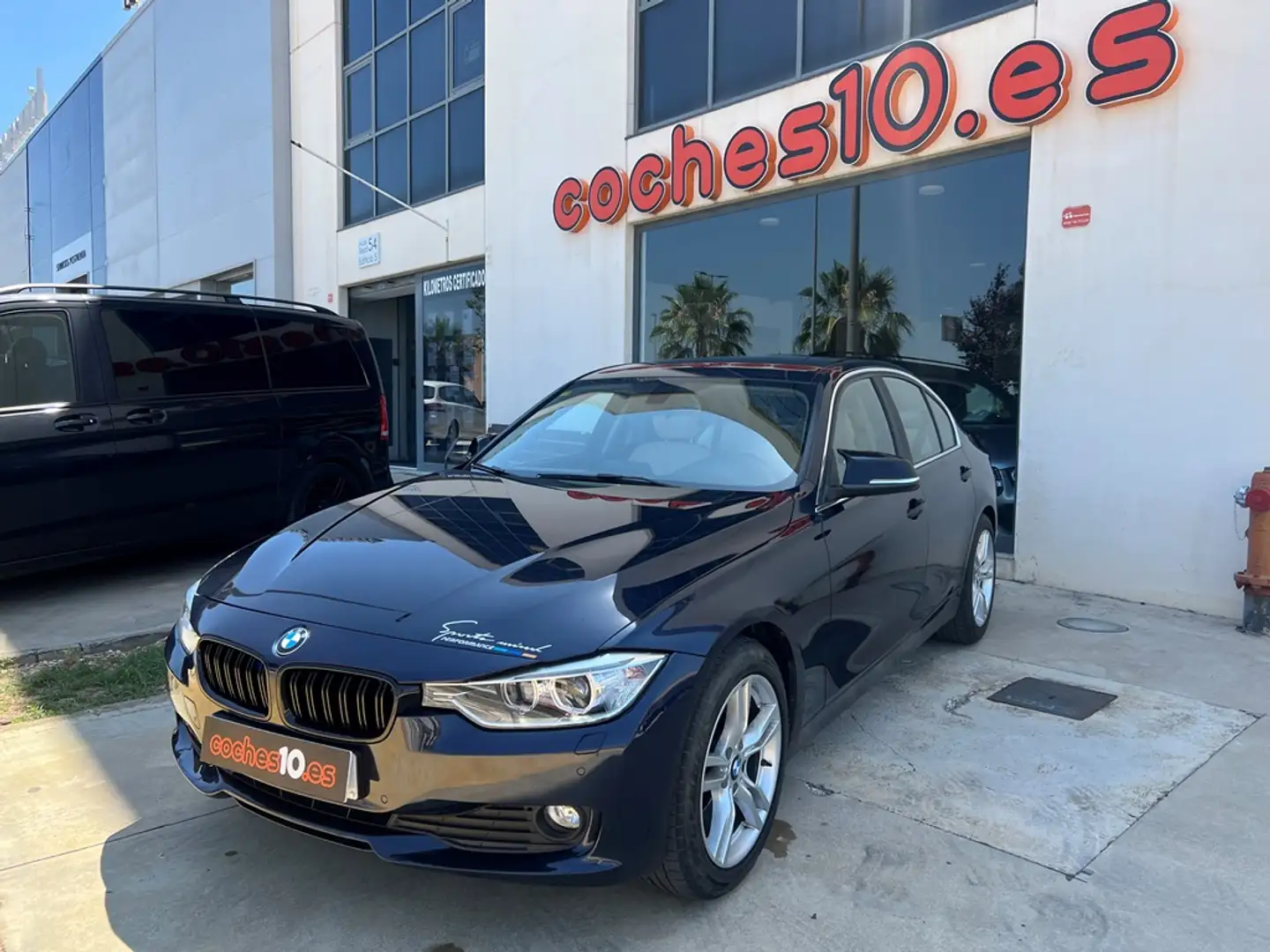 BMW 320 320dA Essential Plus Edition Azul - 1